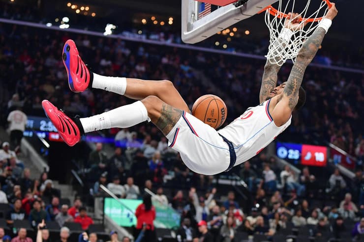 קולינס מטביע את פורטלנד (צילום: Gary A. Vasquez-Imagn Images) קולינס