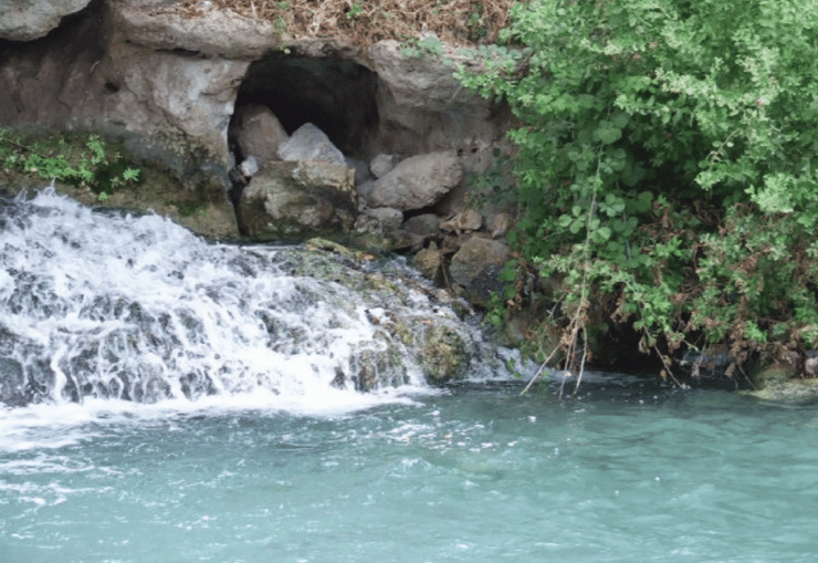 אחת הכניסות למנהרות שבנחל עמל (האסי) (צילום: ד"ר ינון שבטיאל) אחת הכניסות למנהרות שבנחל עמל (האסי)