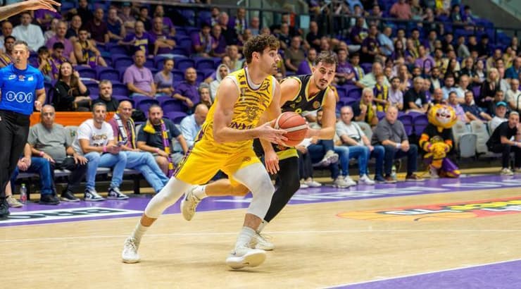 יאיר קרביץ בפעולה (רועי כפיר) יאיר קרביץ בפעולה