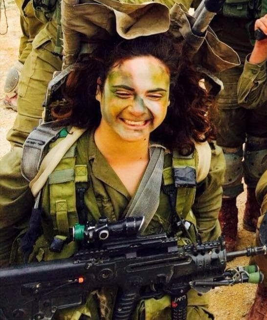 "שילוב של מוטיבציה ומקצוענות". ענבר הימן ז"ל בשירותה הצבאי (צילום: באדיבות המשפחה ) ענבר היימן ז"ל בשירותה הצבאי