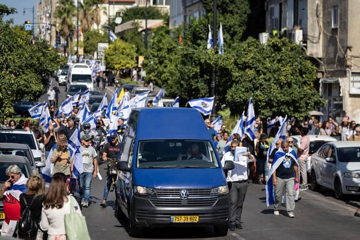 מסע הלוויה ליוסי שרעבי (צילום: FADEL SENNA / AFP) הלווייתו של יוסי שרעבי ז"ל
