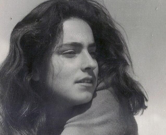 דבורה עומר בצעירותה (צילום: אלבום משפחתי) דבורה עומר בצעירותה