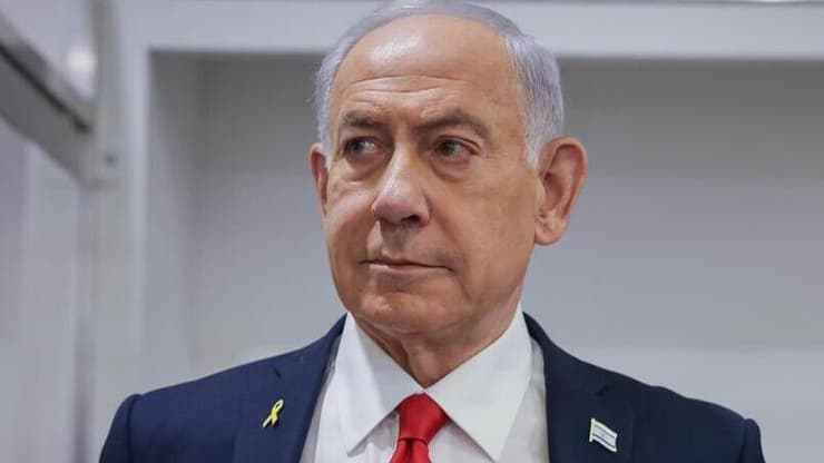 נתניהו נכנס לאולם בית המשפט