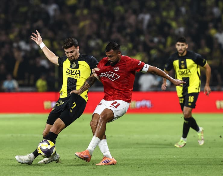 פיבן מול שועה (צילום: גיל נחושתן) הפועל ת"א בית"ר ירושלים גמר גביע הטוטו שחר פיבן ירדן שועה