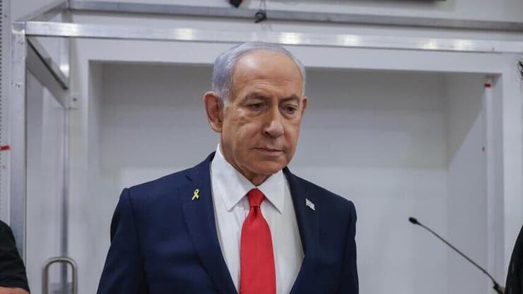 הדיון לא חודש בגלל שנתניהו אמור היה להגיע למליאה - אך הוא לא הגיע (צילום: מרים אלסטר) נתניהו נכנס לאולם בית המשפט