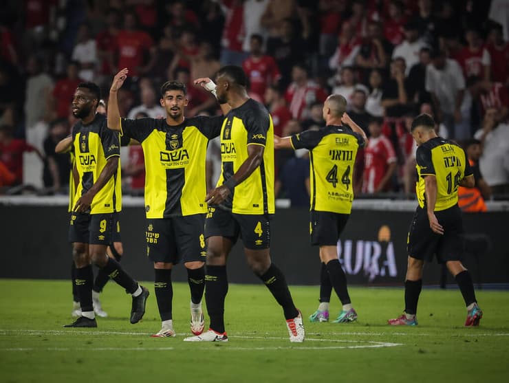 שחקני בית"ר (צילום: עוז מועלם) הפועל ת"א בית"ר ירושלים גמר גביע הטוטו דור מיכה