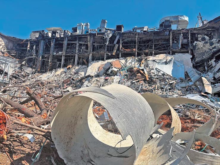 מכון ויצמן לאחר פגיעת הטיל האיראני (צילום: מאיר תורג'מן) מכון ויצמן לאחר פגיעת הטיל האיראני