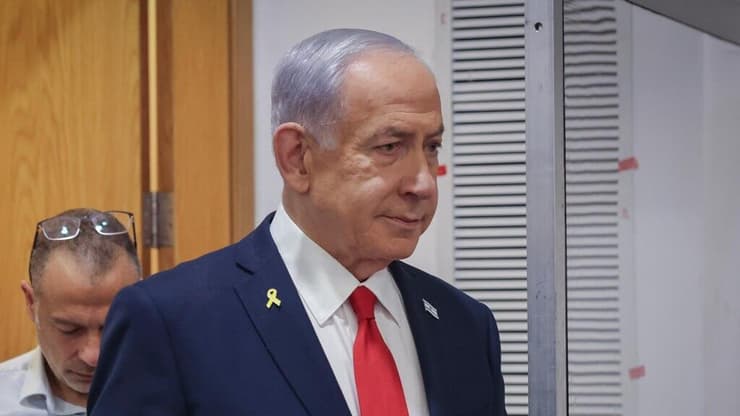 נתניהו. תובע חדש יבחן את התיק שלו מחדש? (צילום: מרים אלסטר) נתניהו נכנס לאולם בית המשפט