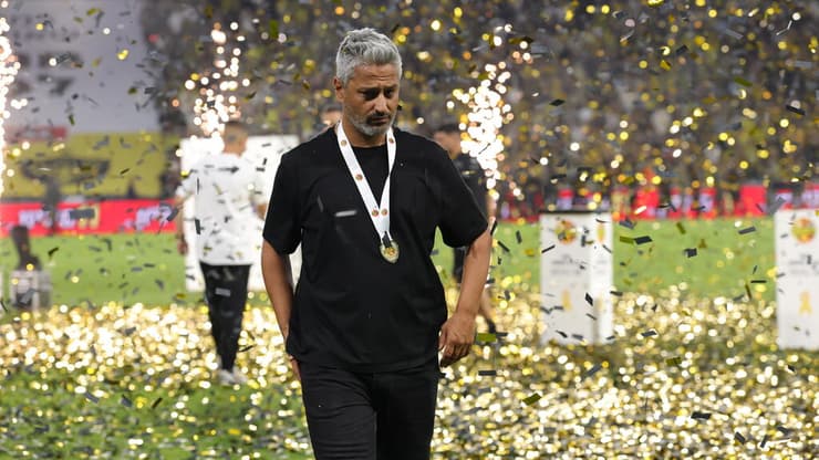 תואר ראשון. ברק יצחקי (צילום:עוז מועלם) בית"ר ירושלים מניפה את גביע הטוטו לשנת 2025 ברק יצחקי