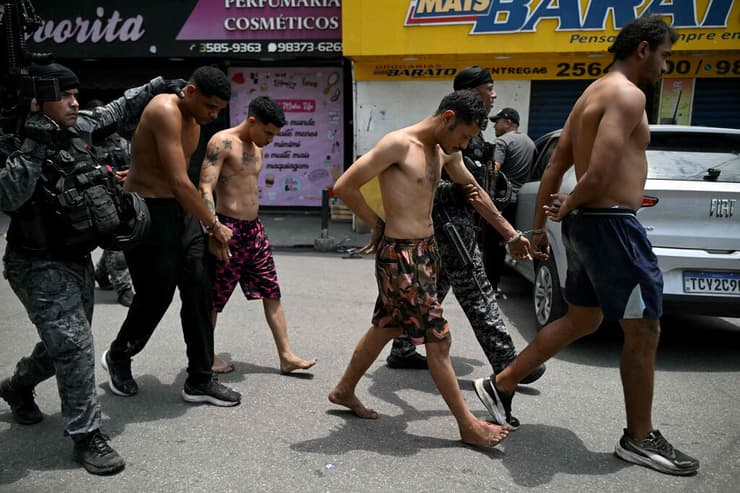צילום: Mauro PIMENTEL / AFP מעצרים במבצע משטרתי ב ריו דה ז'ניירו ברזיל