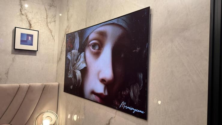 מסכים של סמסונג במתחם התצוגה החדש. אומנות במרכז (ישראל וולמן) מסך של סמסונג במתחם התצוגה החדש. אומנות במרכז