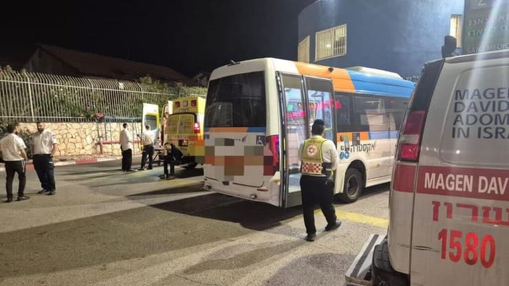 נהג אוטובוס נדקר על ידי שני צעירים בנתניה