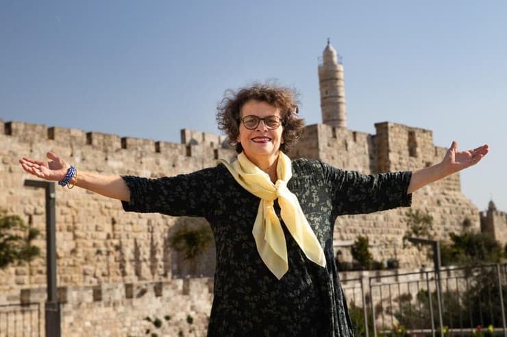 ממגדל אייפל למגדל דוד. רינה דריי (צילום: אלכס קולומויסקי) רינה דריי בת 65, עולה חדשה מצרפת, תושבת ירושלים