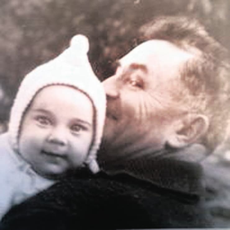 ורד מוסנזון, עם אביה משה (צילום: מהאלבום המשפחתי) ורד מוסנזון, עם אביה משה