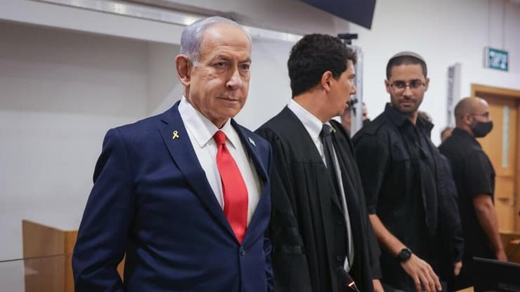 נתניהו בבית המשפט (צילום: מרים אלסטר) נתניהו נכנס לאולם בית המשפט