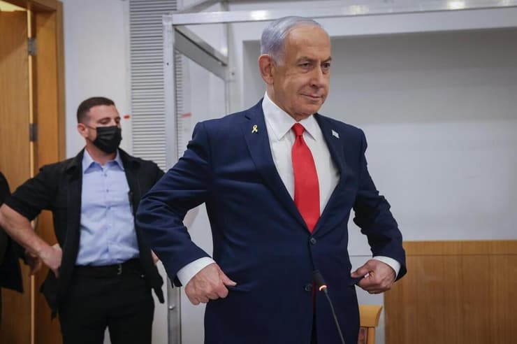 נתניהו נכנס לאולם בית המשפט