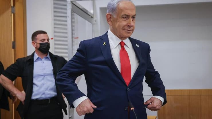 נתניהו נכנס לאולם בית המשפט