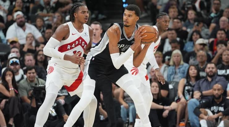 ויקטור וומבניאמה עם הכדור (רויטרס) ויקטור וומבניאמה עם הכדור