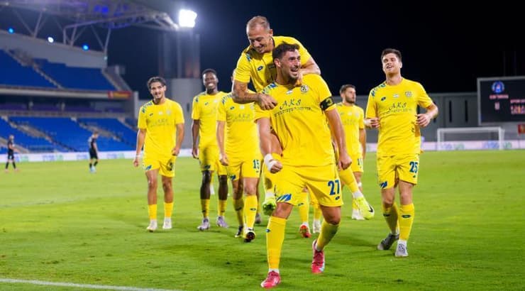 רן ואטורי ומכבי הרצליה חוגגים את השער הראשון (רועי כפיר) רן ואטורי ומכבי הרצליה חוגגים את השער הראשון