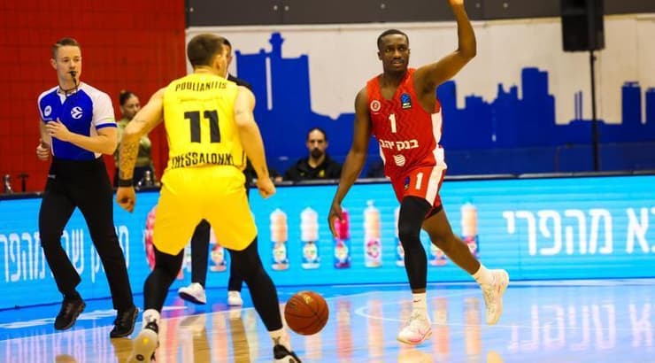 ג'ארד הארפר מוביל התקפה (מיכל בן גיגי, הפועל י-ם) ג'ארד הארפר מוביל התקפה