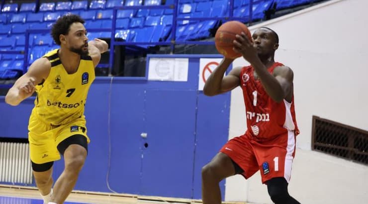 ג'ארד הארפר צולף (מיכל בן גיגי, הפועל ירושלים) ג'ארד הארפר צולף