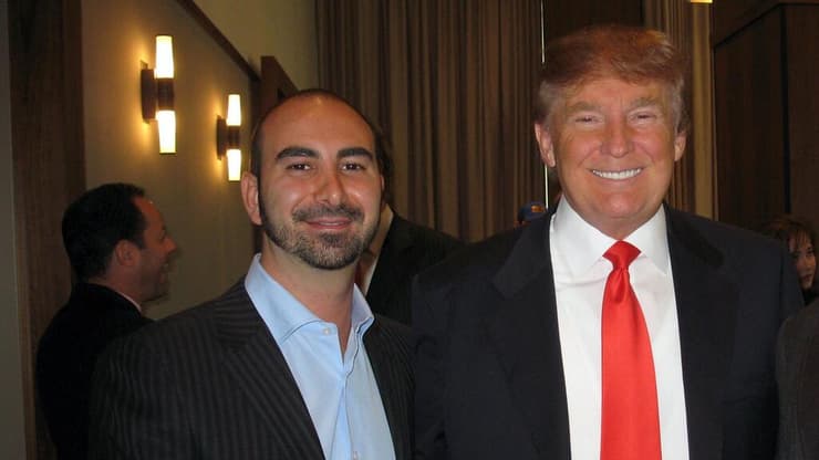 דונלד טראמפ (מימין) ואלכס ספיר ב-2010, בהשקת מלון NoMo SoHoבמנהטן (צילום: יהודית בן-דק) דונלד טראמפ ואלכס ספיר ב-2010, בהשקת מלון NoMo SoHoבמנהטן