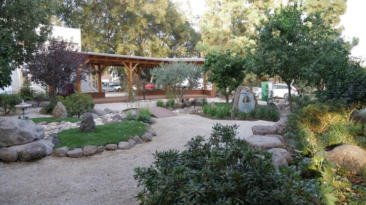 "בר-GARDEN"   