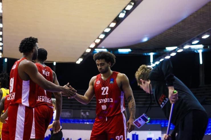 מתחבר. לאמב מול אריס סלוניקי (צילום: מיכל בן גיגי, הפועל ירושלים) הפועל ירושלים אריס סלוניקי