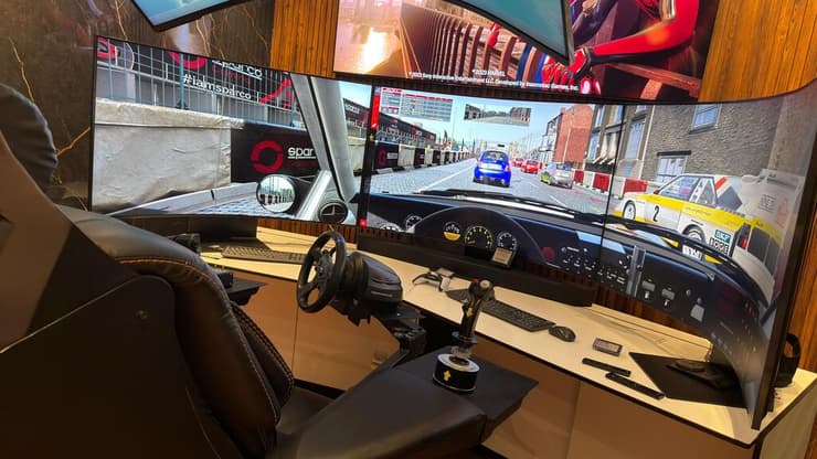 עמדת הגיימינג במתחם התצוגה של סמסונג (ישראל וולמן) עמדת הגיימינג במתחם התצוגה של סמסונג