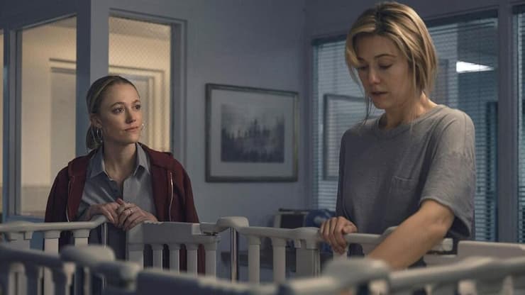 רווחה יש, אך גם מצוקה. מתוך "היד שמנענעת את העריסה" (צילום: דיסני+) מתוך "היד שמנענעת את העריסה"