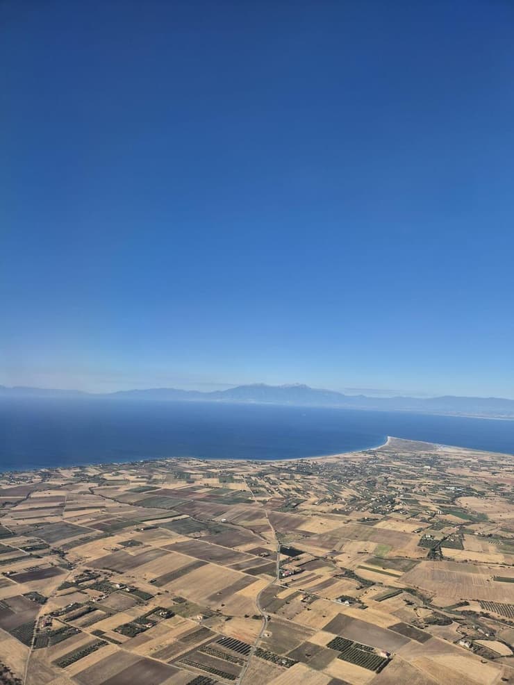 האולימפוס במבט מהאוויר לקראת הנחיתה בסלוניקי (צילום: ג'ולי יפה) האולימפוס במבט מהאוויר לקראת הנחיתה בסלוניקי