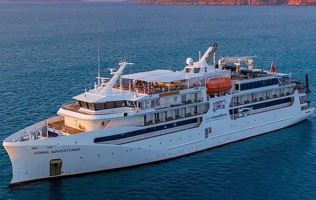 הספינה Coral Adventurer. שחייה, שנורקלים ותצפית על הנוף (צילום: Darios/shutterstock) אי הלטאה אוסטרליה