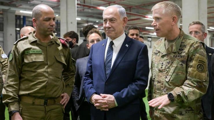 נתניהו במפקדה האמריקנית בקריית גת, אתמול (צילום: מעיין טואף/ לע"מ) ראש הממשלה נתניהו בביקור במפקדה האמריקנית בקריית גת