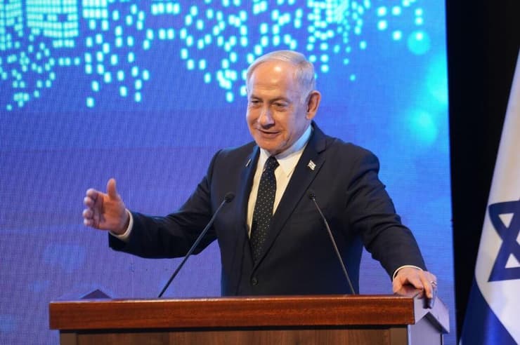 נתניהו. מאמץ מתואם לניקוי מאשמה - ולהטיל אותה על צה"ל ושב"כ (צילום: תומר שונם הלוי ) טקס חתימת הסכם גג בקריית גת