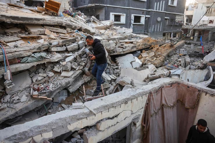 חאן יונס (צילום: BASHAR TALEB / AFP) חאן יונס עזה הריסות תקיפות צה"ל