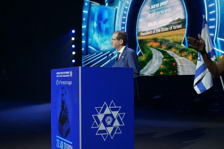 הנשיא הרצוג בנאומו (צילום: שלומי אמסלם) הנשיא הרצוג בנאומו