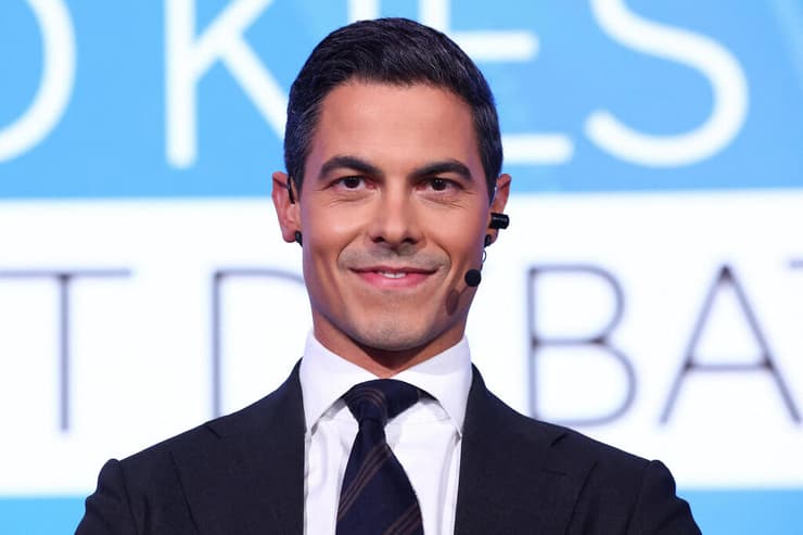 יטן. מבקריו מכנים אותו "רובוט", הוא התלוצץ: "דברים משוגעים קורים" (צילום: REUTERS/Piroschka van de Wouw) בחירות הולנד רוב יטן מנהיג D66 בעימות בחירות 28 באוקטובר