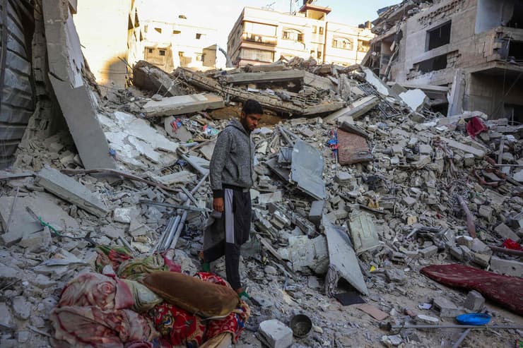 הריסות בחאן יונס (צילום: BASHAR TALEB / AFP) חאן יונס עזה הריסות תקיפות צה"ל