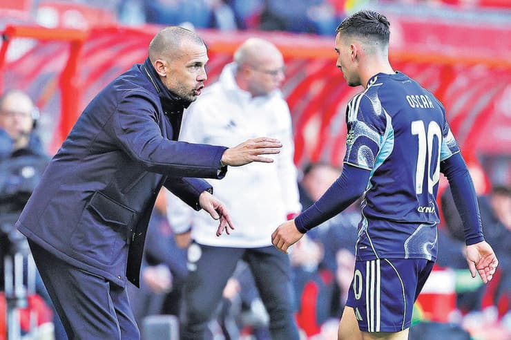 אוסקר גלוך עם ג'וני הייטינחה