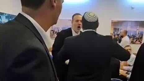 עימות פיזי וסוער בין השר מיקי זוהר לשר יצחק ורסלאוף