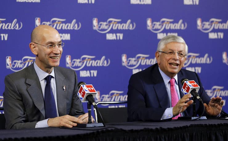 העברת לפיד כמו שחלמה הקלישאה. סילבר לצד סטרן (צילום: AP Photo/Wilfredo Lee) סילבר לצד סטרן