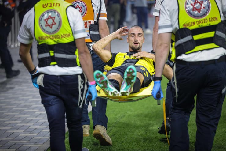 גדראני לאחר הפציעה (צילום: עוז מועלם) הפועל ת"א בית"ר ירושלים גמר גביע הטוטו גדראני