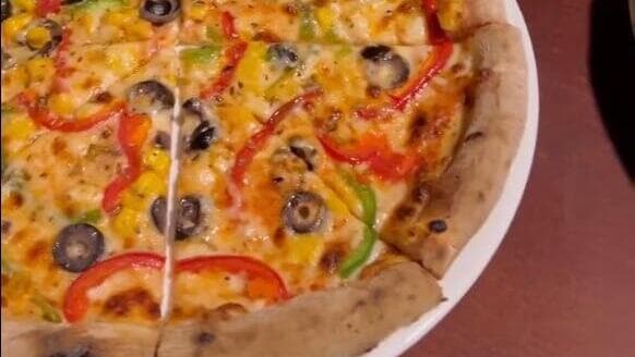 עזתים חוזרים לחיי שגרה