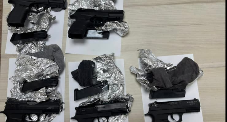 האקדחים שנתפסו