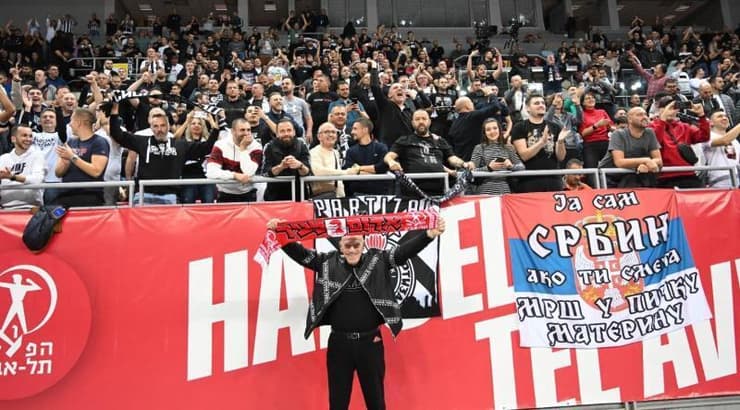 ריי עדן עם אוהדי פרטיזן בלגרד (ראובן שוורץ) ריי עדן עם אוהדי פרטיזן בלגרד