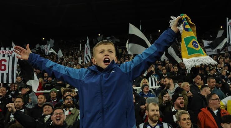 ילד אוהד ניוקאסל חוגג שער (IMAGO) ילד אוהד ניוקאסל חוגג שער