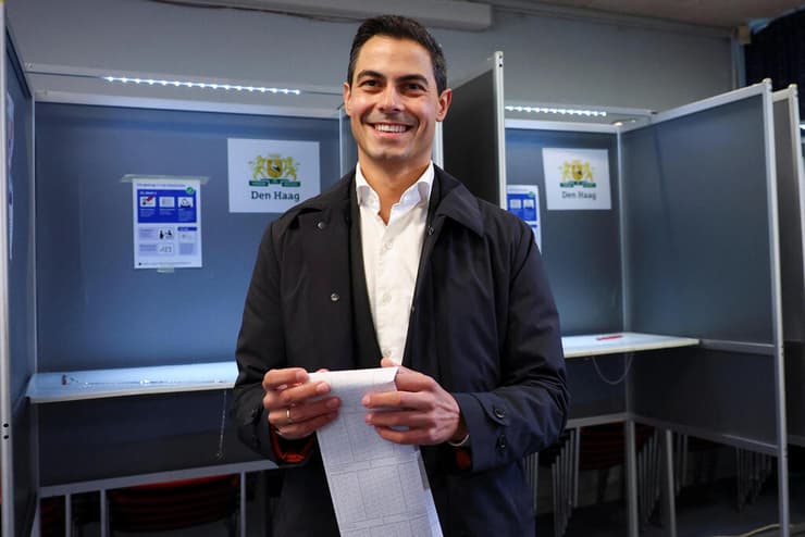 מנהיג D66, רוב יטן. נושף בעורפו של וילדרס (צילום: REUTERS/Piroschka van de Wouw
) בחירות הולנד קלפי רוב יטן מנהיג D66