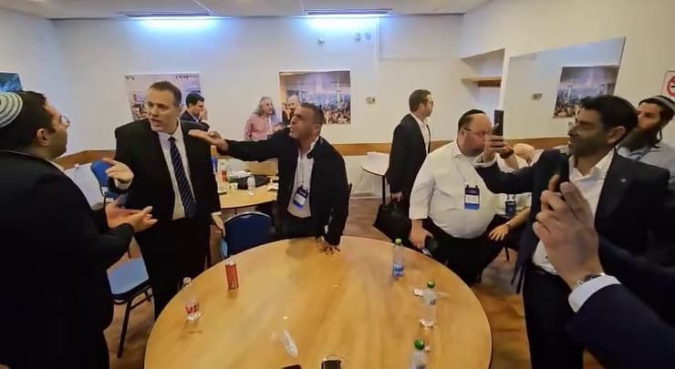 עימות פיזי וסוער בין השר מיקי זוהר לשר יצחק ורסלאוף