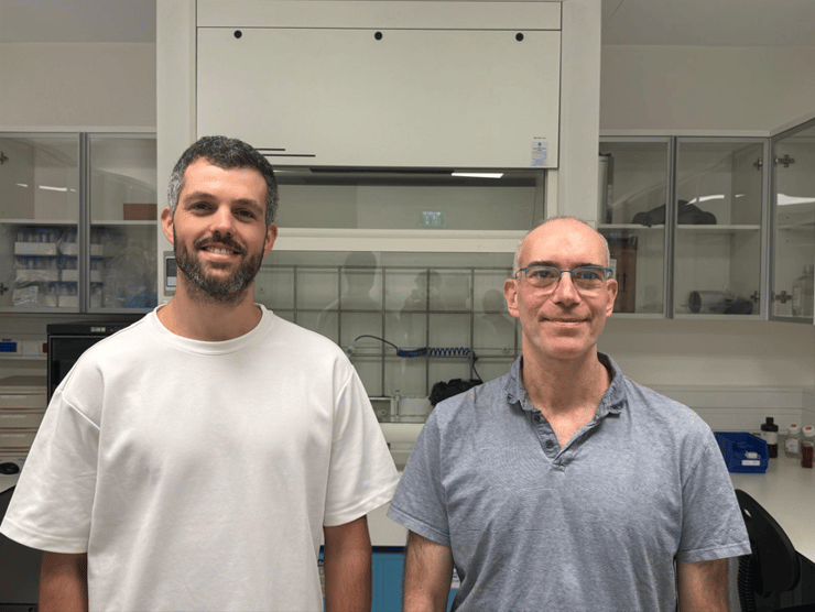 פרופ' קובי שויער והדוקטורנט ליאב חן (צילום: אוניברסיטת תל אביב) פרופ' קובי שויער והדוקטורנט ליאב חן