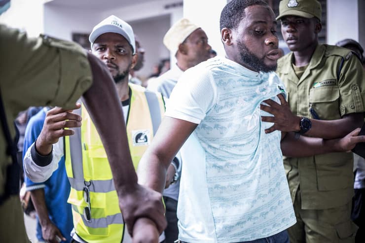 צילום: MARCO LONGARI / AFP עימות ב קלפי בחירות טנזניה 29 באוקטובר